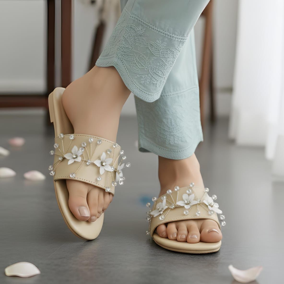 π Gucci Style Comfortable Slippers For Girls π Grey : 7-9-10 Gold : 11-12 White : 6-7-8-9-10-12 Black : 6-8-9-10-11 Pink : 11