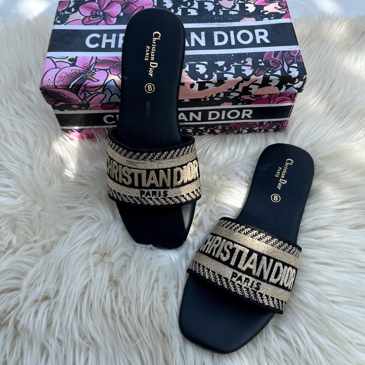 Chritian dior  Embroidered  Flat slippers