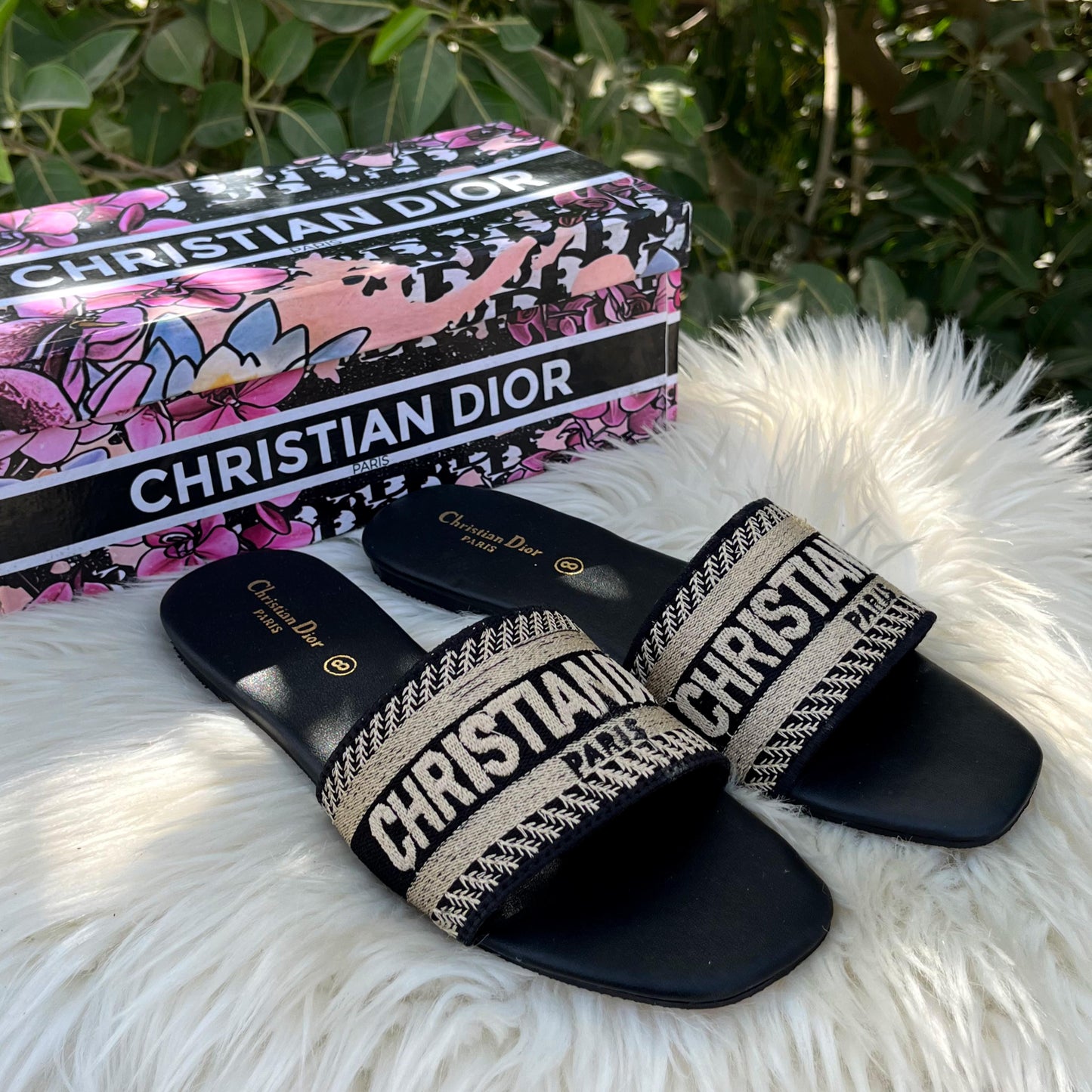 Chritian dior  Embroidered  Flat slippers
