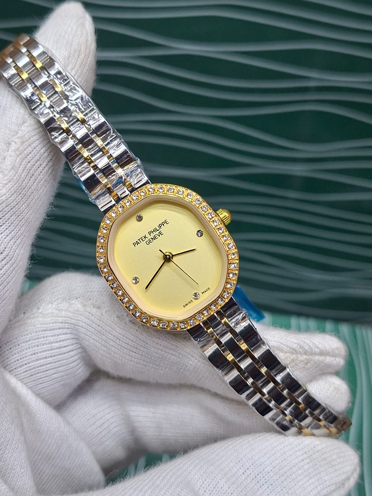 PATEK ladies Quartz movement  Butterfly master lock