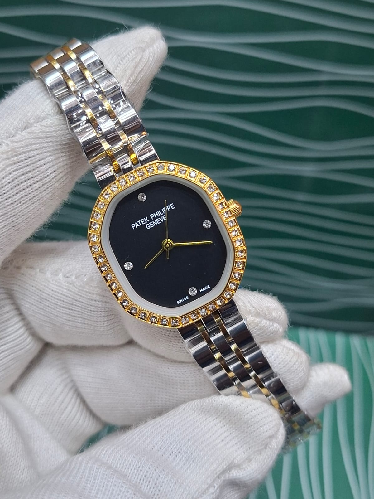 PATEK ladies Quartz movement  Butterfly master lock