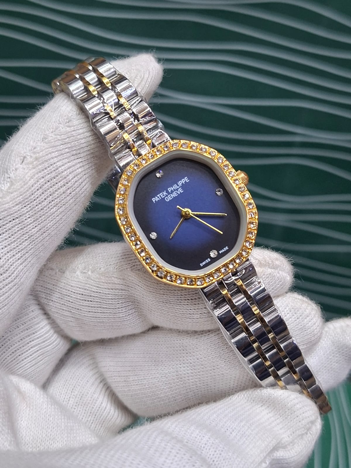 PATEK ladies Quartz movement  Butterfly master lock