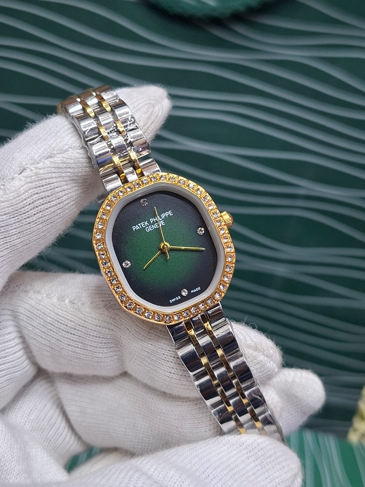 PATEK ladies Quartz movement  Butterfly master lock