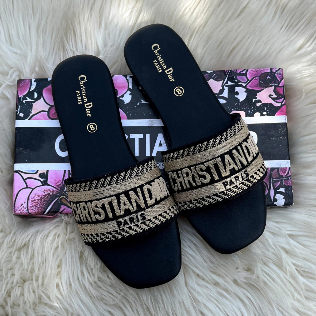 Chritian dior  Embroidered  Flat slippers