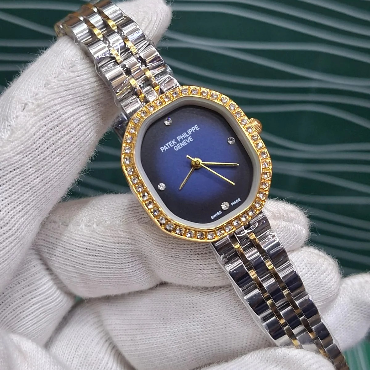 PATEK ladies Quartz movement  Butterfly master lock